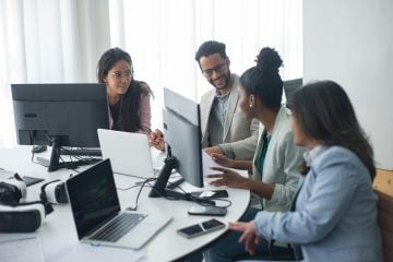 social-media-professionials-working-together